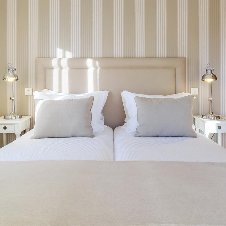 The Crest Hotel Алмансил Стая снимка