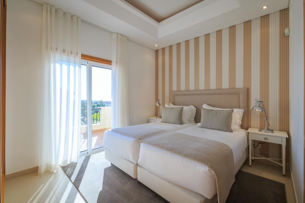 The Crest Hotel Алмансил Стая снимка