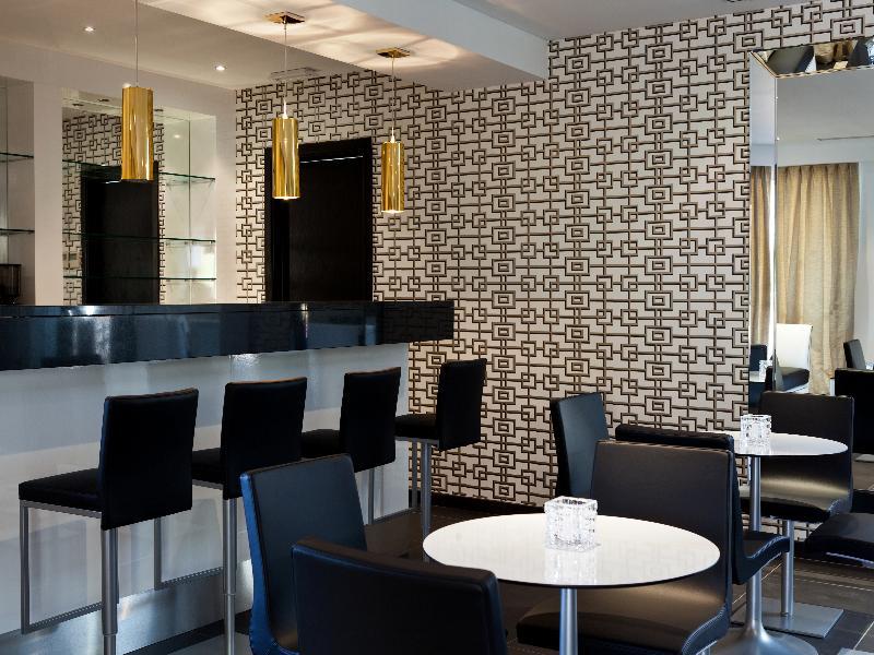 The Crest Hotel Алмансил Екстериор снимка