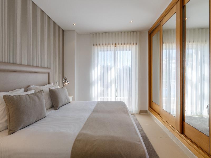 The Crest Hotel Алмансил Екстериор снимка