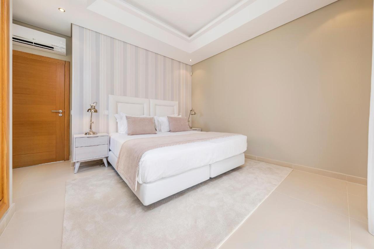 The Crest Hotel Алмансил Екстериор снимка