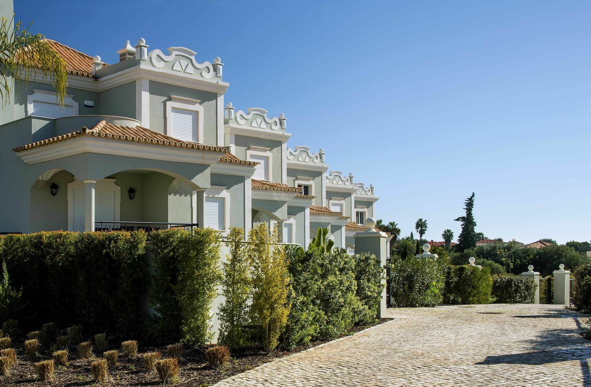 The Crest Hotel Алмансил Екстериор снимка
