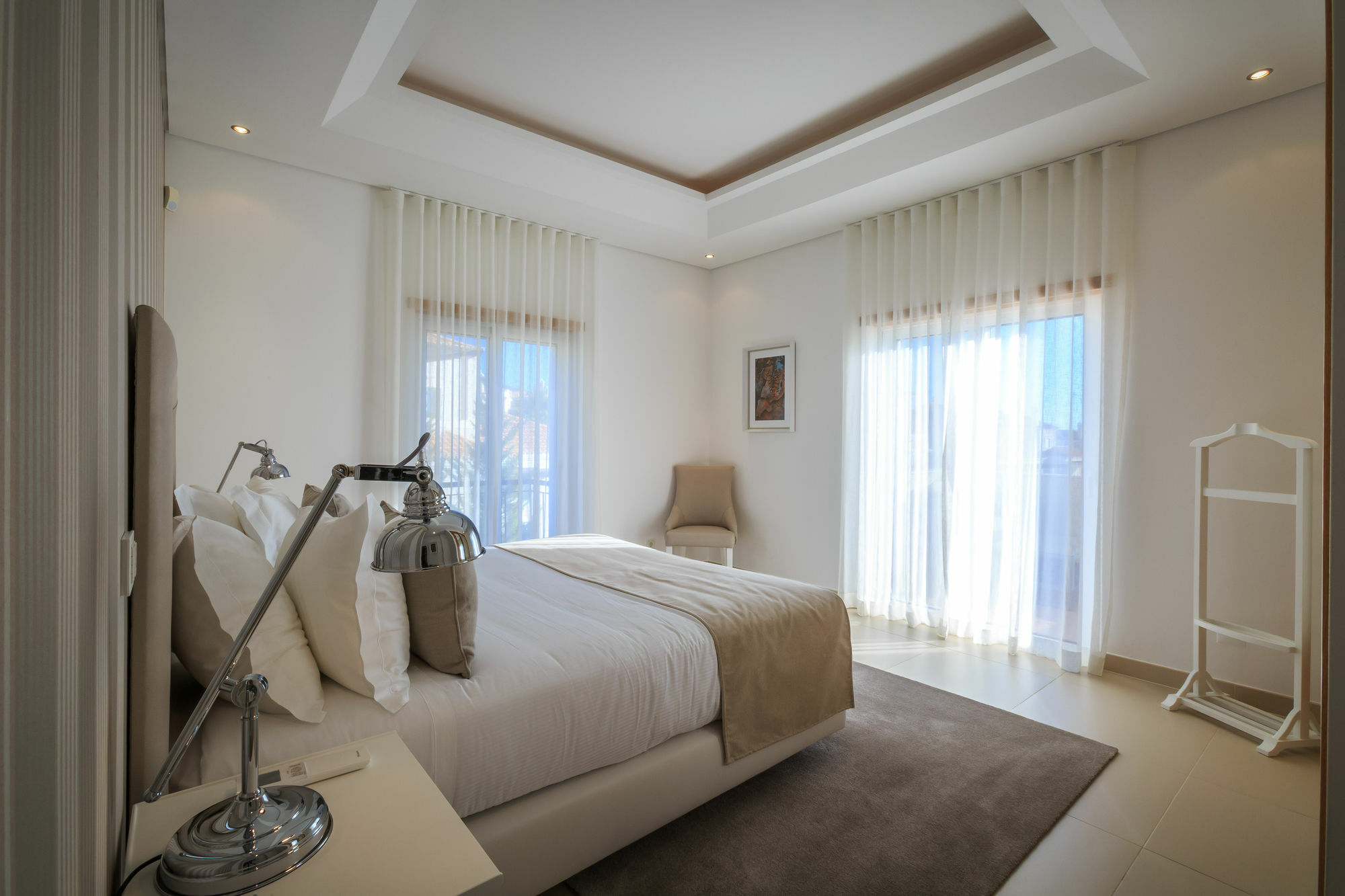 The Crest Hotel Алмансил Екстериор снимка