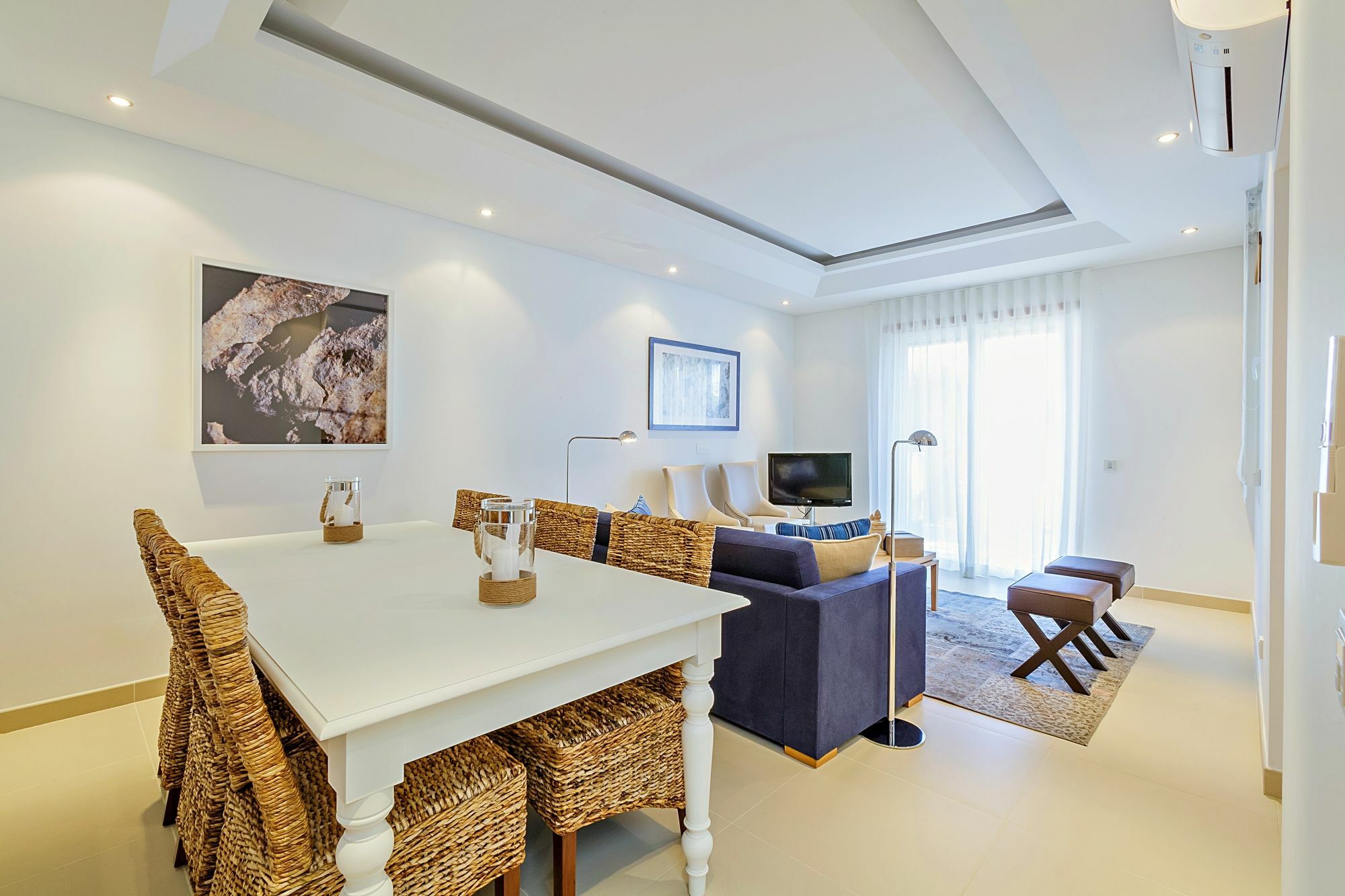 The Crest Hotel Алмансил Екстериор снимка