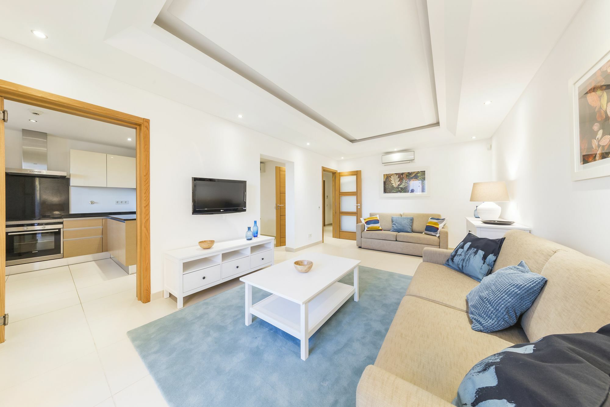 The Crest Hotel Алмансил Екстериор снимка