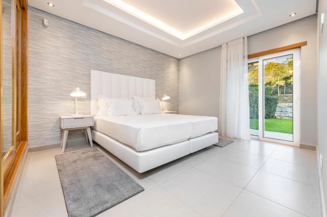 The Crest Hotel Алмансил Екстериор снимка